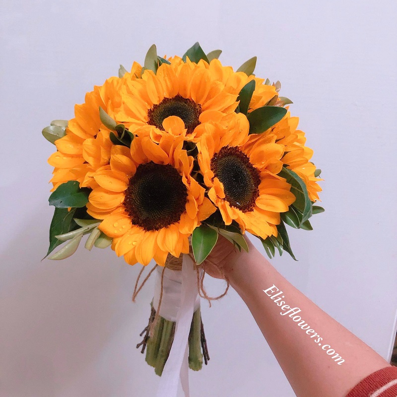 Bó hoa cưới màu vàng đẹp - Hoa hướng dương ngày cưới