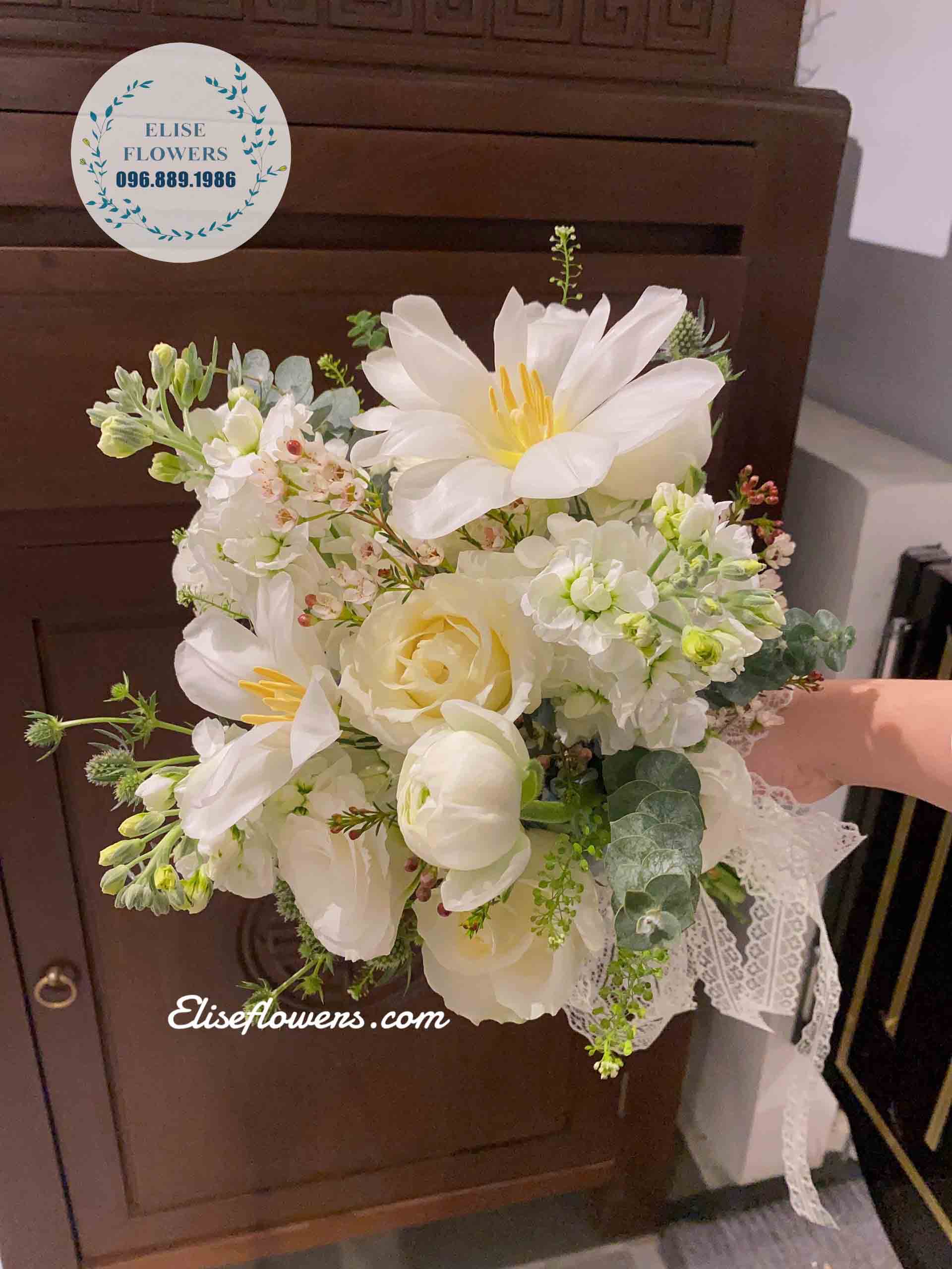 Bó hoa cầm tay cô dâu màu trắng trong trẻo, sang trọng | Bó hoa cưới đẹp nhất | HOA CẦM TAY CÔ DÂU MÀU TRẮNG | Đặt hoa cầm tay cô dâu tại quận Long Biên