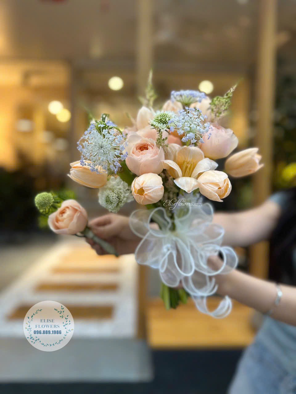 Bo-hoa-cuoi-o-Ha-Noi-Dat-mua-hoa-cuoi-cao-cap-tai-Tiem-hoa-Eliseflowers