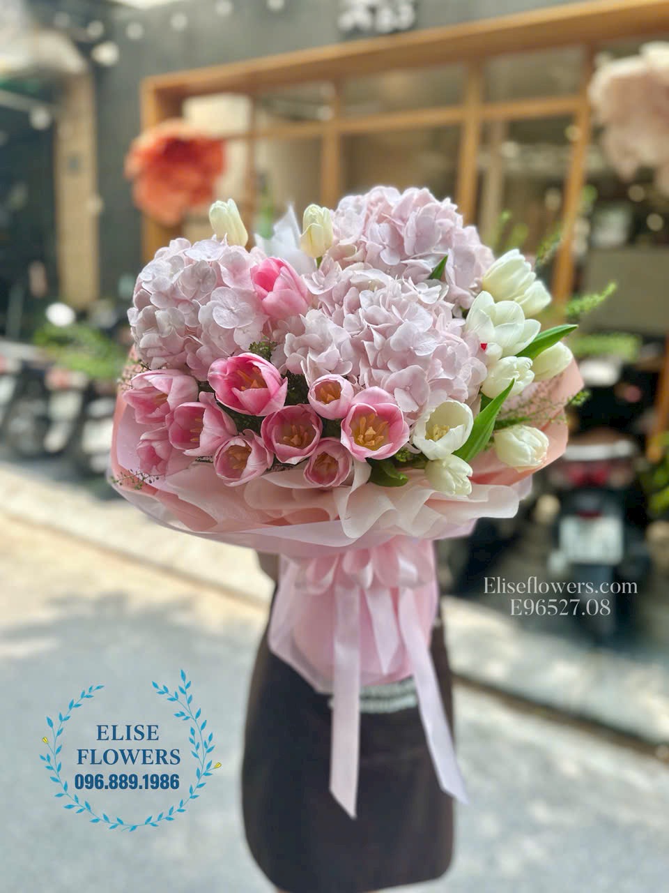 Mua bó hoa tone hồng ngọt ngào, xinh iu tặng người yêu tại Cầu Giấy. Địa chỉ mua hoa uy tín Hà Nội- Eliseflowers