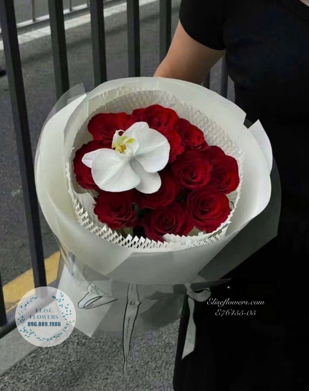 bó hoa hồng đỏ tặng người thương dipj cầu hôn, tỏ tình. Tiệm hoa Elise Flowers.