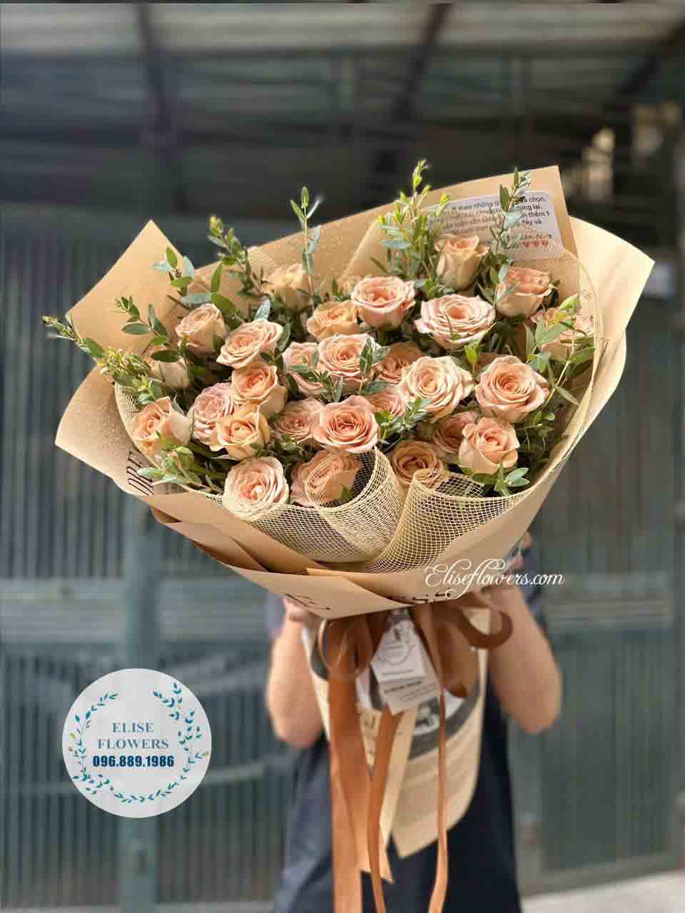 Bó hoa hồng ngoại màu nâu tây sang chảnh | Bó hoa chúc mừng sinh ...