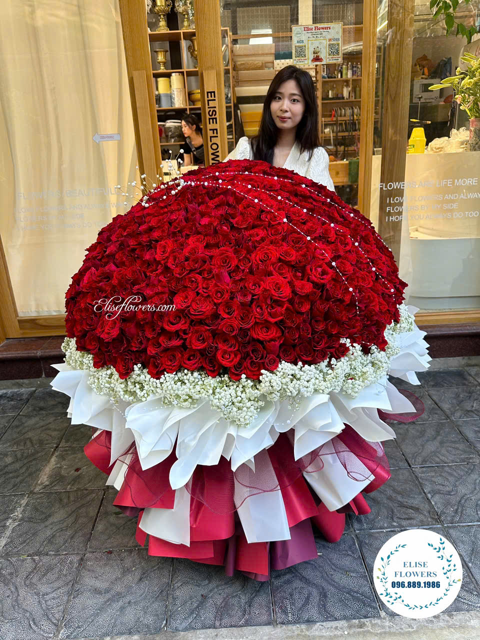 Địa chỉ mua bó hoa hồng đỏ 1000 bông ở Hà Nội. Bó hoa hồng đỏ 1000 bông đẹp ở Hà Nội.