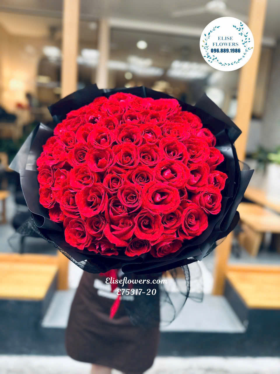 Mua bó hoa hồng đỏ tặng 20-10. Đặt mua bó hoa hồng đỏ tặng bạn gái ngày 20-10