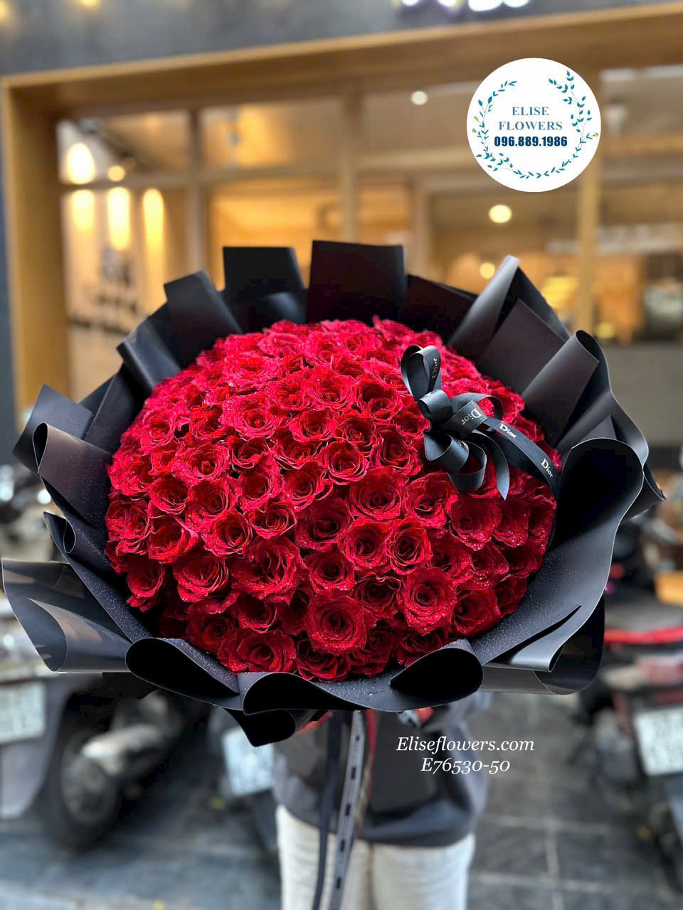 Mua bó hoa hồng đỏ tặng bạn gái. Đặt mua bó hoa hồng đỏ đẹp tặng bạn gái
