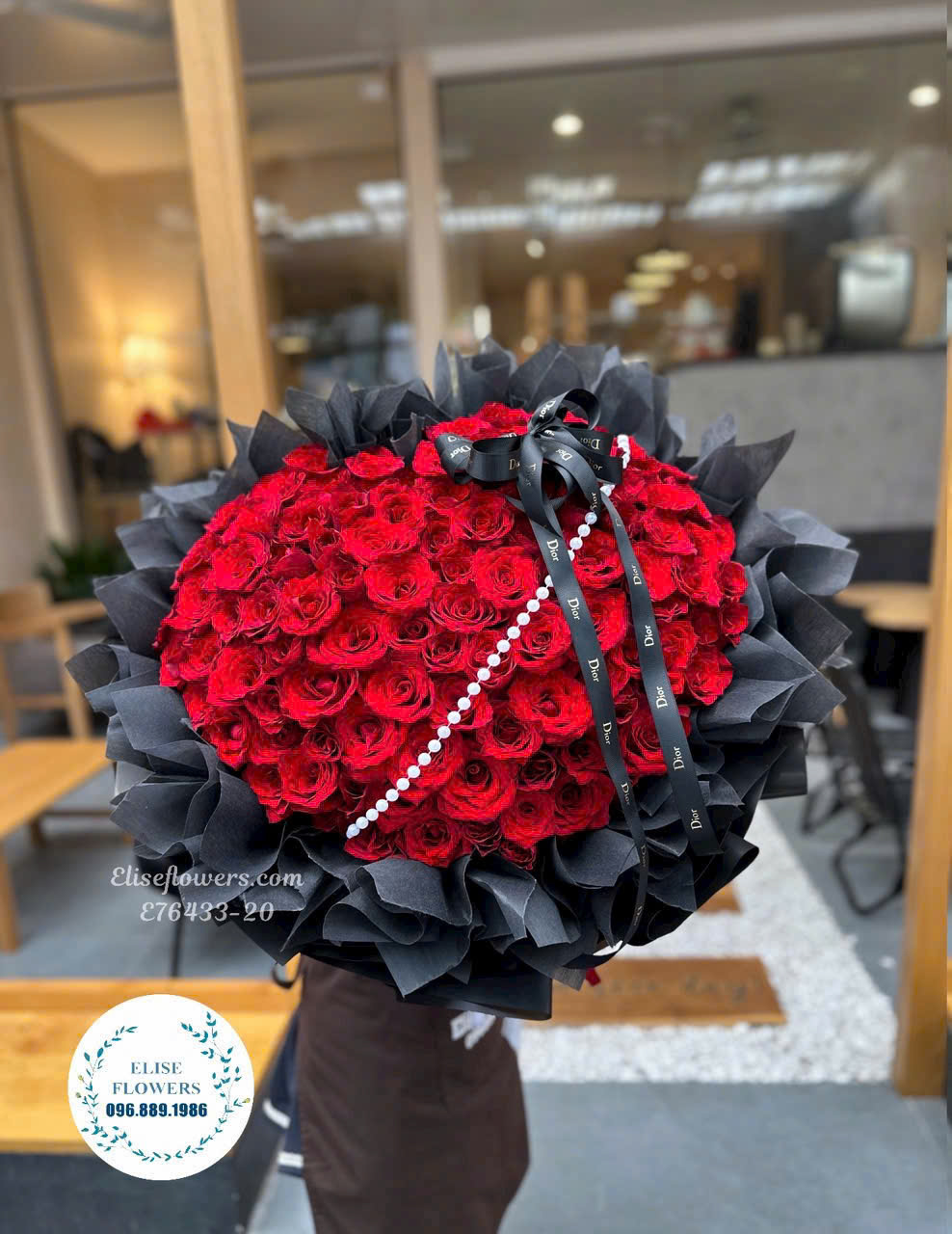 Đặt mua bó hoa hồng đỏ đẹp. Dịch vụ đặt bó hoa hồng đỏ đẹp ở Hà Nội