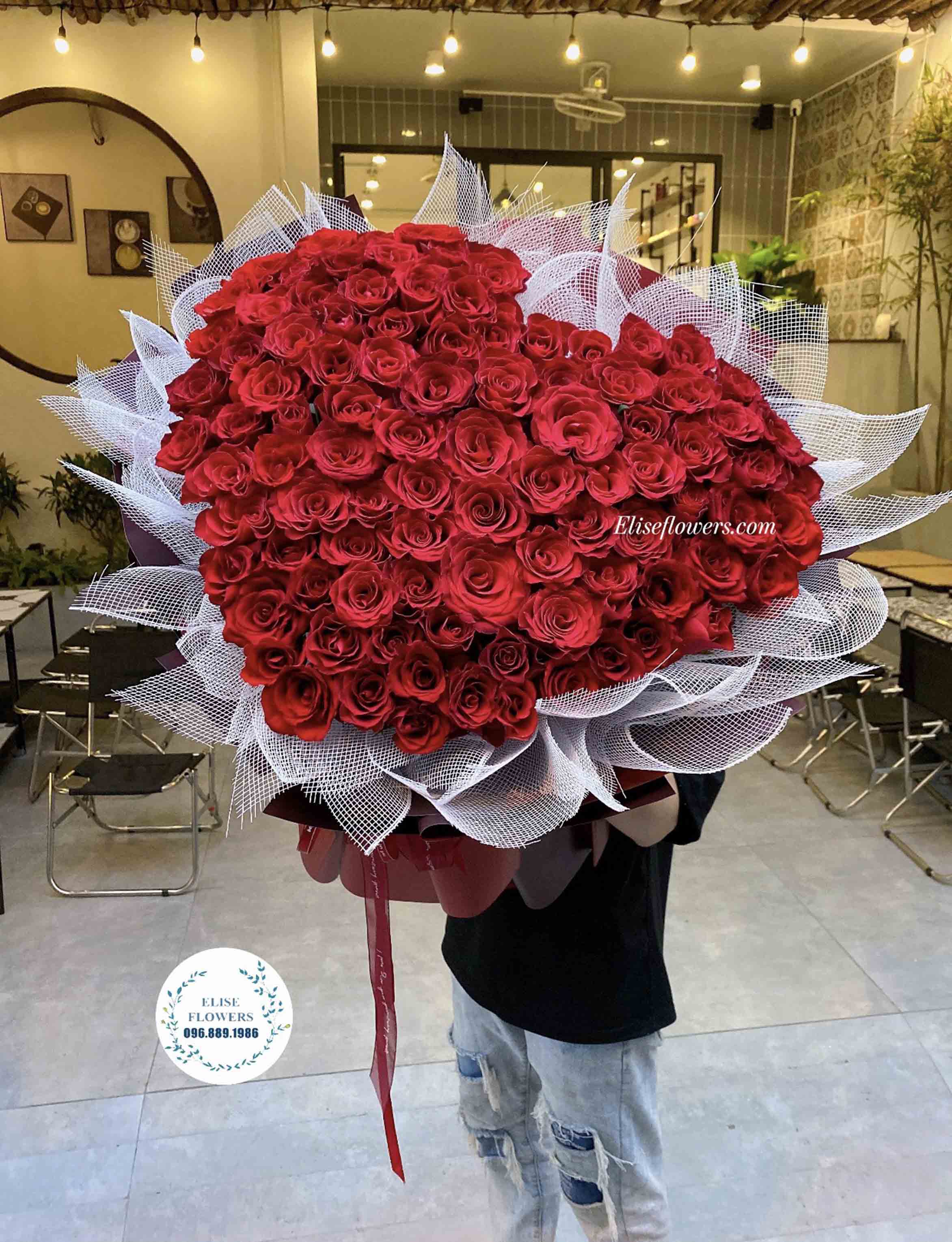 Bó hoa hồng đỏ hình trái tim siêu to khổng lồ tặng bạn gái | Bó hoa hồng đỏ sieu ngọt ngào dành tặng bạn gái ngày valentine | Bó hoa hồng đỏ đẹp nhất