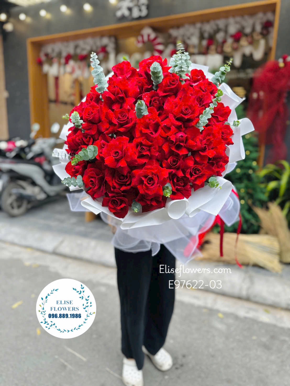 Hoa cầu hôn lãng mạn. Bó hoa hồng đỏ Ecuador nhập khẩu cầu hôn người yêu | Eliseflowers