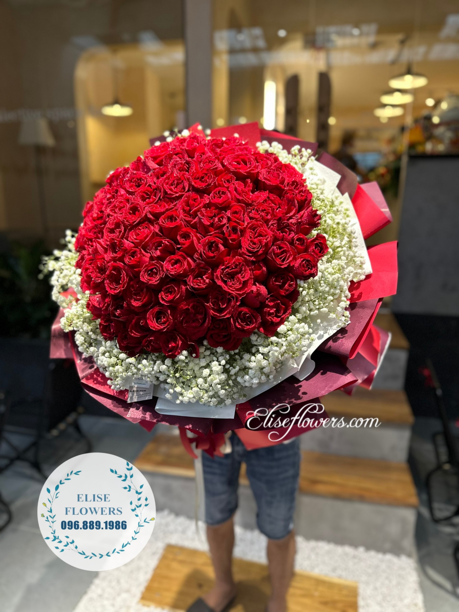 Hoa 20/10 Hà Nội. Bó hoa hồng đỏ 100 bông mix baby tặng bạn gái ở Hà Nội. Shop hoa tươi Hà Nội.