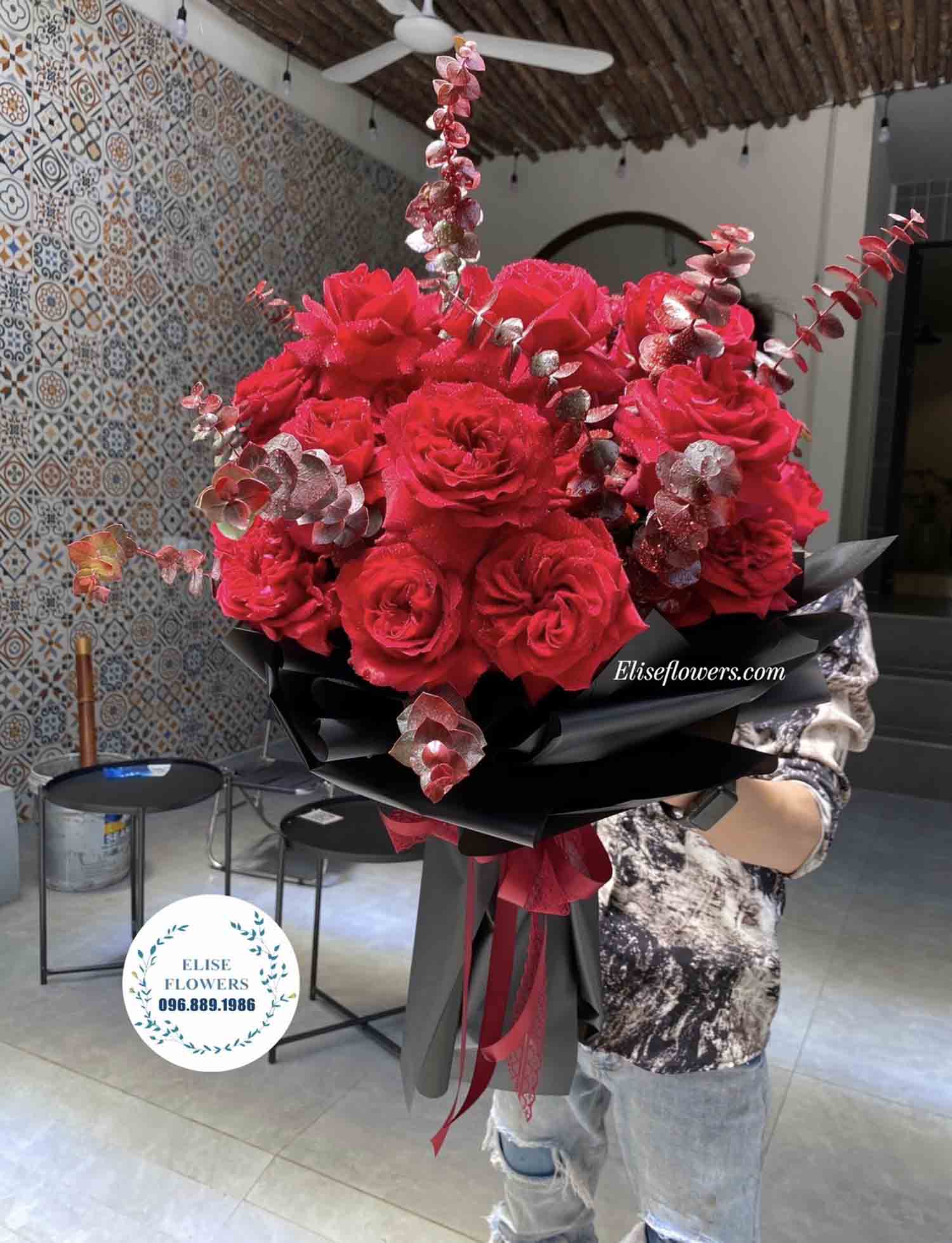 Bó hoa đẹp tại Hà Nội | Bó hoa hồng Ohara đỏ mix lá bạc đỏ siêu đẹp tại Hà Nội | Hoa valentine, 8/3, 14/2, lễ tình nhân,... 