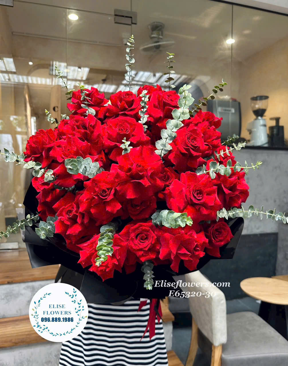 Bó hoa hồng đỏ đẹp ở Hà Nội. Đặt mua bó hoa hồng đỏ tặng bạn gái.