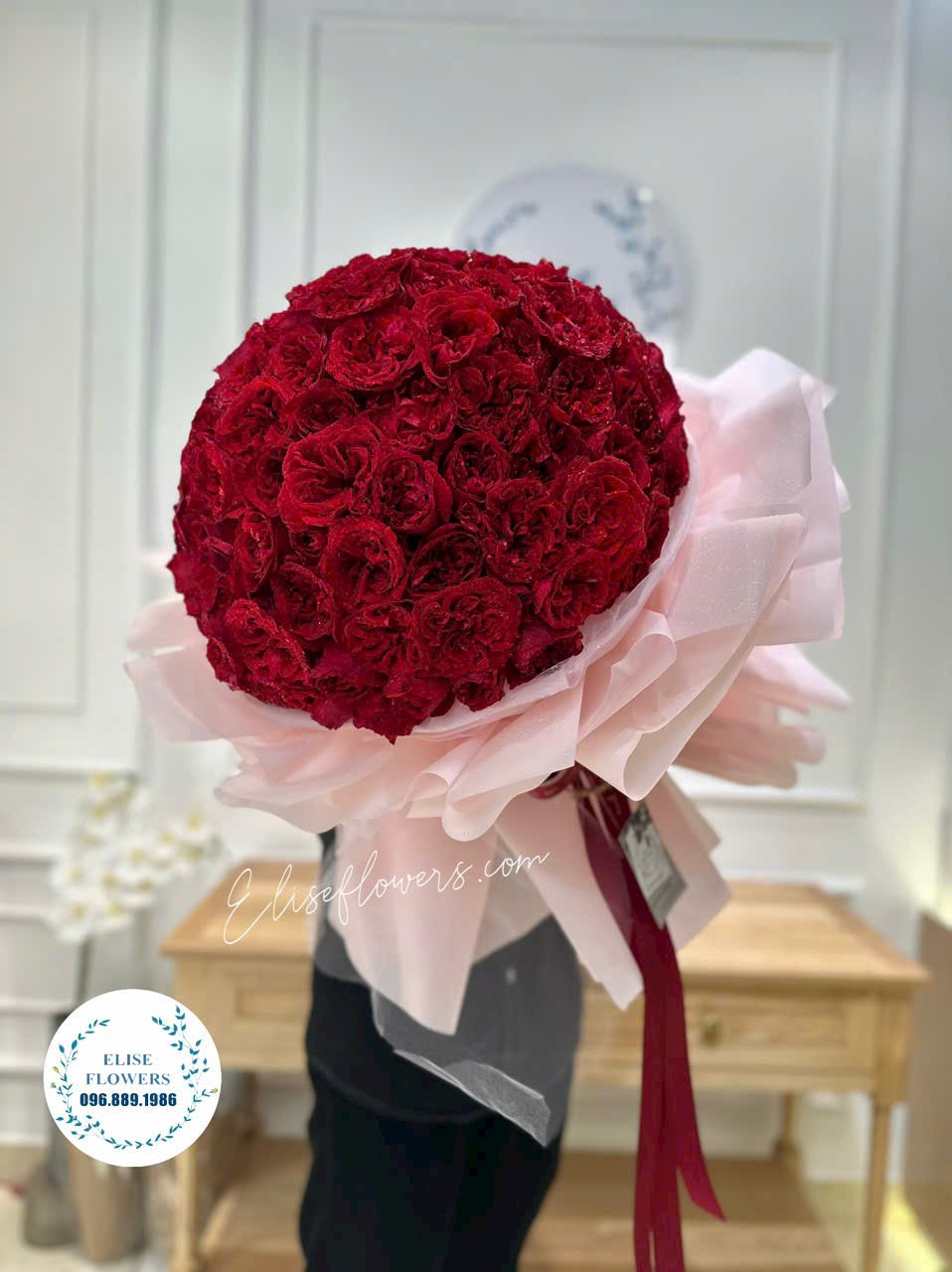 Bó hoa tặng bạn gái 20/10. Hoa tặng người yêu ngày 20/10. Mua hoa hồng đỏ ở Hà Nội