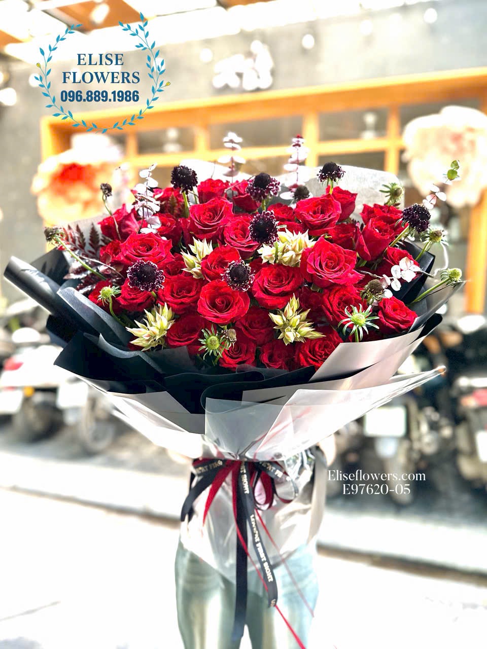 Hoa làm quen đẹp. Mua bó hoa hồng đỏ làm quen bạn gái. Eliseflowers