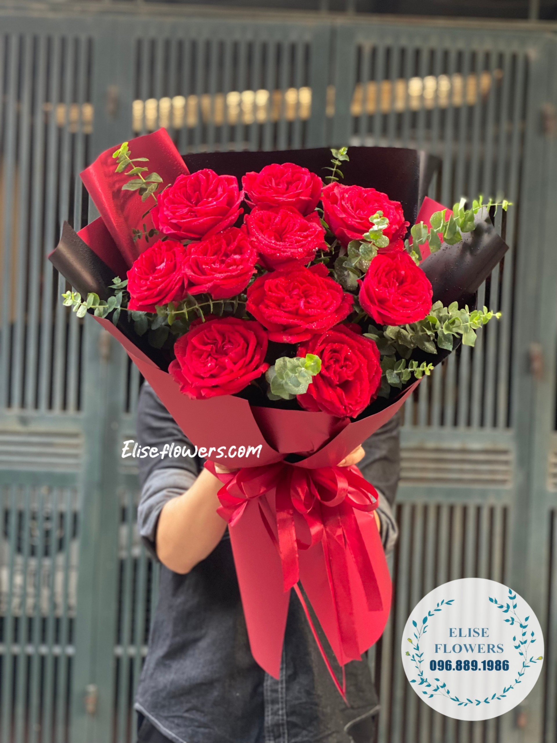 Bó hoa 10 bông hồng đỏ tặng vợ yêu. Bó hoa chúc mừng sinh nhật vợ yêu tại Hà Nội