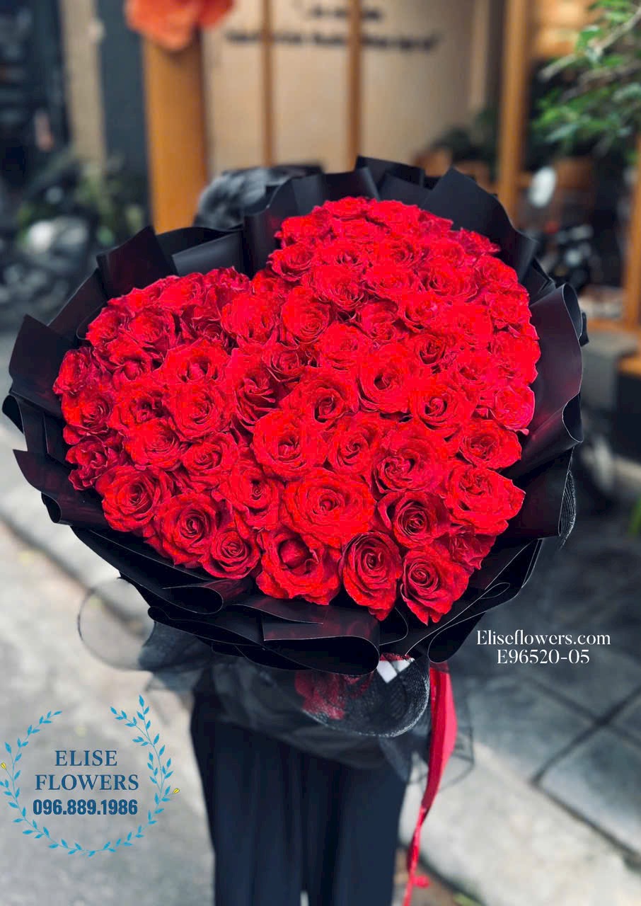 Bó hoa hồng đỏ tỏ tình bạn gái, người thuơng ở Hà Nôi.