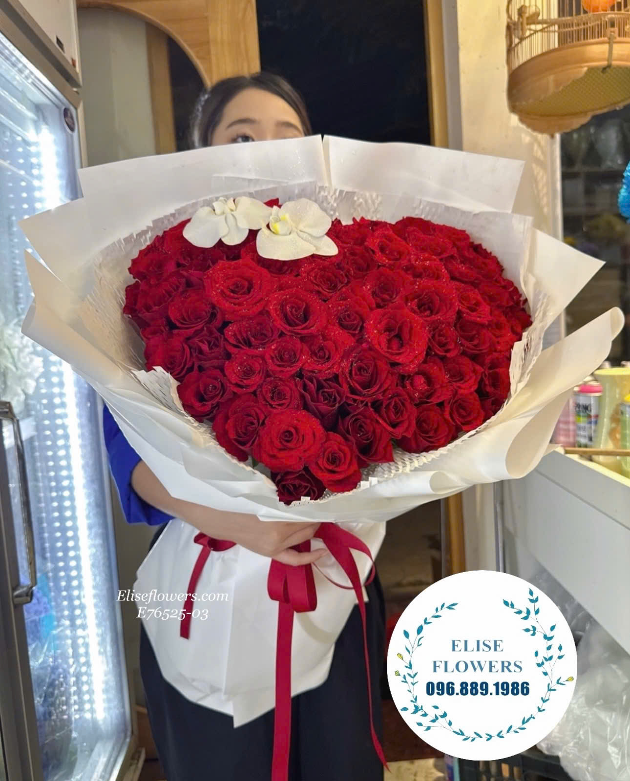 Bó hoa hồng đỏ trái tim tặng kỷ niệm ngày cưới. Mua hoa hồng đỏ tặng kỷ niệm ngày cưới ở Hà Nội.