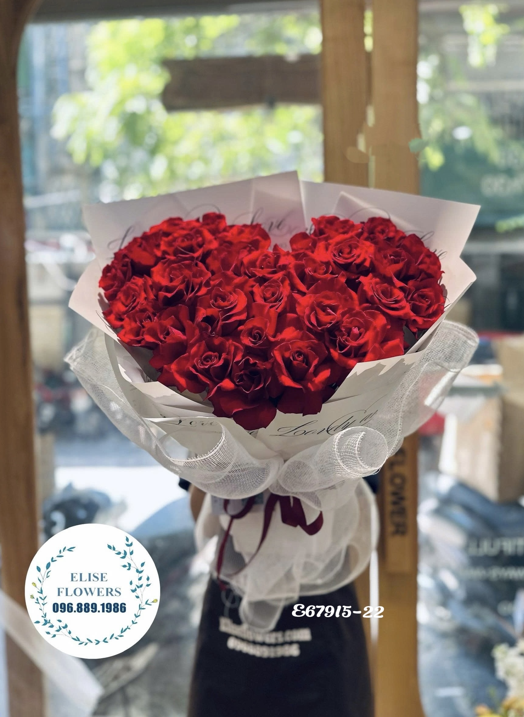 Bó hoa hồng trái tim nhập khẩu. Bó hoa hồng tặng valentine, Hoa ngày lễ tính yêu. Điện hoa Hà Nội