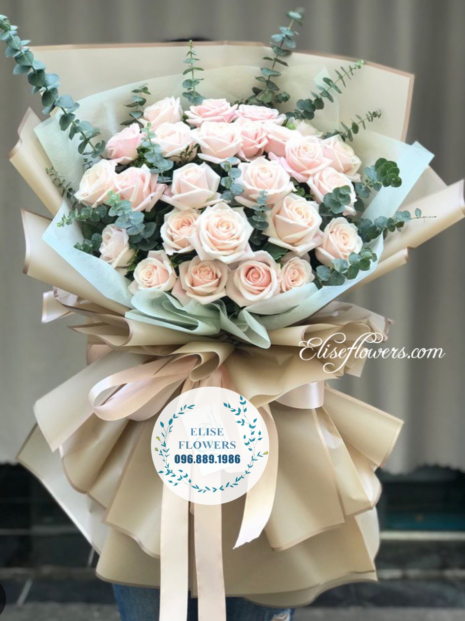 Bó hoa hồng kem dâu mix lá bạc nhập khẩu. Dịch vụ đặt hoa sinh nhật đẹp tại HÀ NỘI