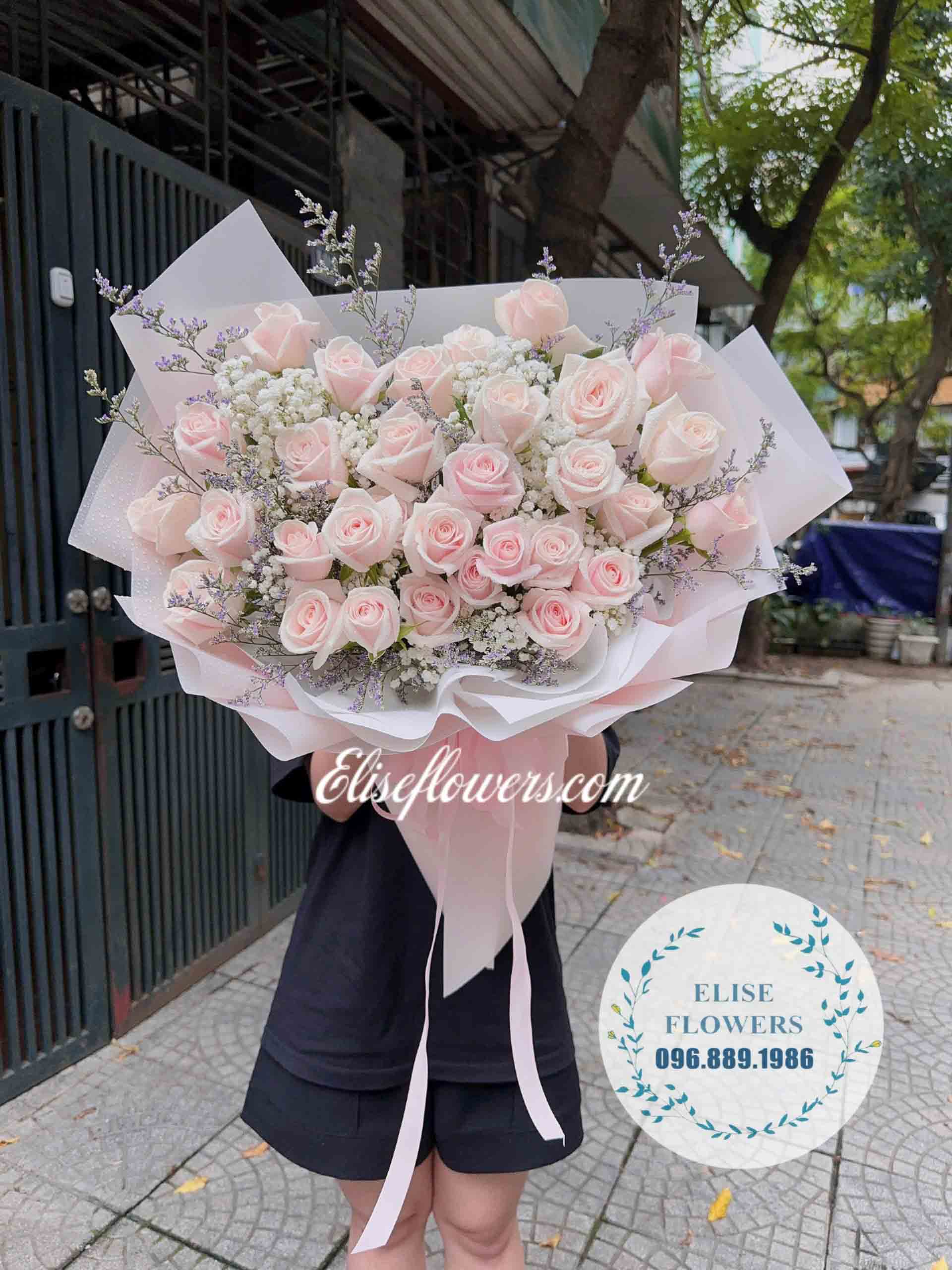 Bó hoa hồng kem dâu 30 bông tặng bạn gái | Bó hoa tươi Hà Nội 