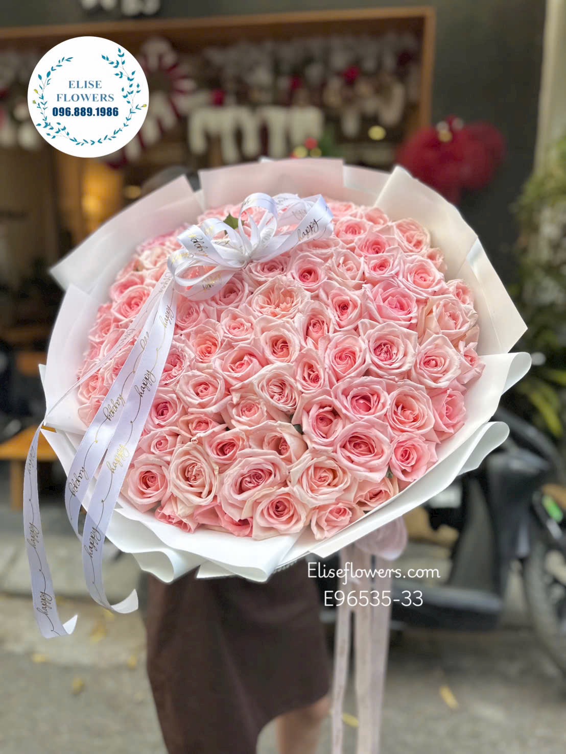 Hoa cầu hôn. Bó hoa hồng 100 bông lãng mạn cầu hôn người yêu. Địa chỉ đặt mua hoa uy tín Hà Nội