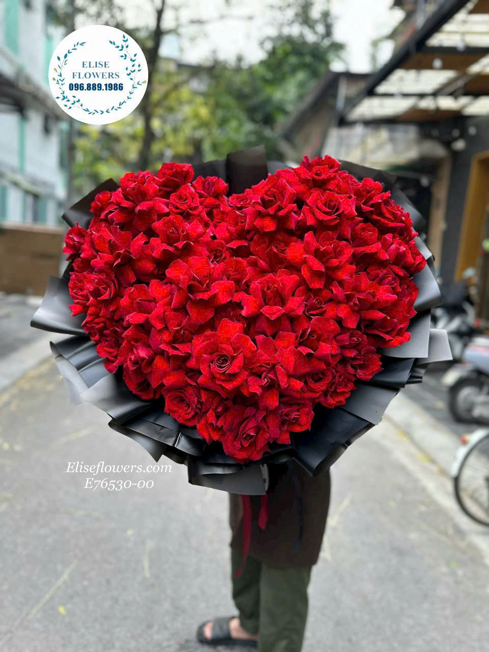 Bó hoa hồng đỏ hình trái tim khổng lồ. Đặt bó hoa hồng đỏ đẹp ở Hà Nội