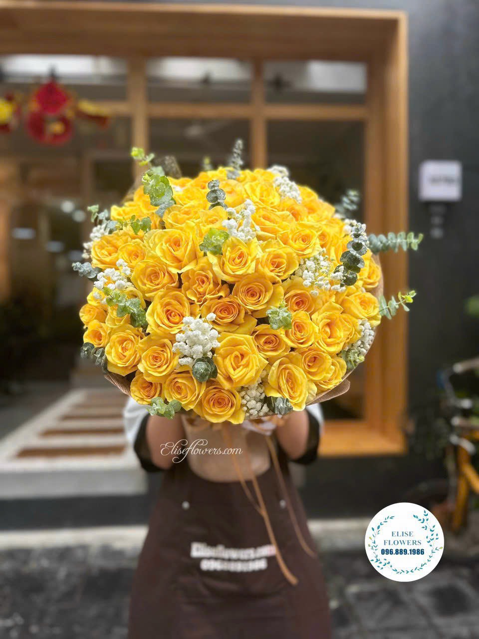 Bo-hoa-hong-vang-tang-sinh-nhat-Bo-tai-quan-Dong-Da-Ha-Noi-Mua-hoa-sinh-nhat-quan-Dong-Da-Ha-Noi