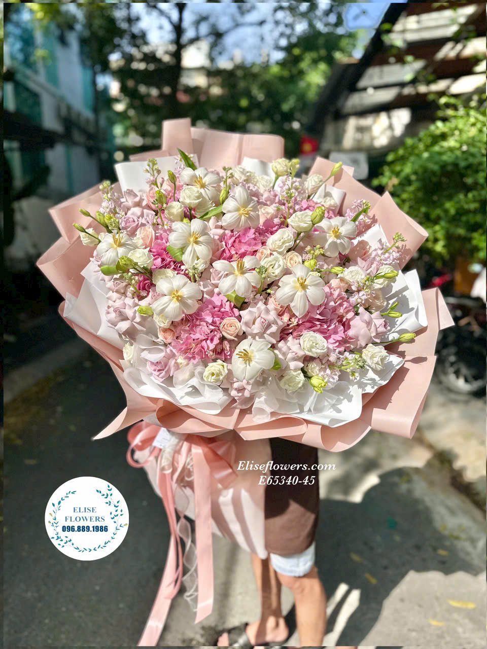 Mua bó hoa tặng vợ yêu đẹp. Điện hoa tặng vợ yêu ngày kỷ niệm