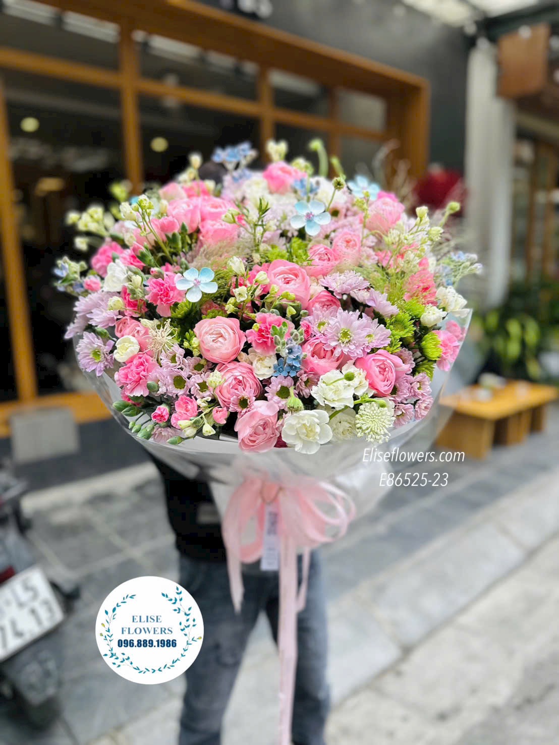 Hoa valentine Hà Nội. Bó hoa nhiều màu rực rỡ tặng người yêu. Hoa tặng bạn gái đẹp. Địa chỉ mua hoa uy tín Eliseflowers