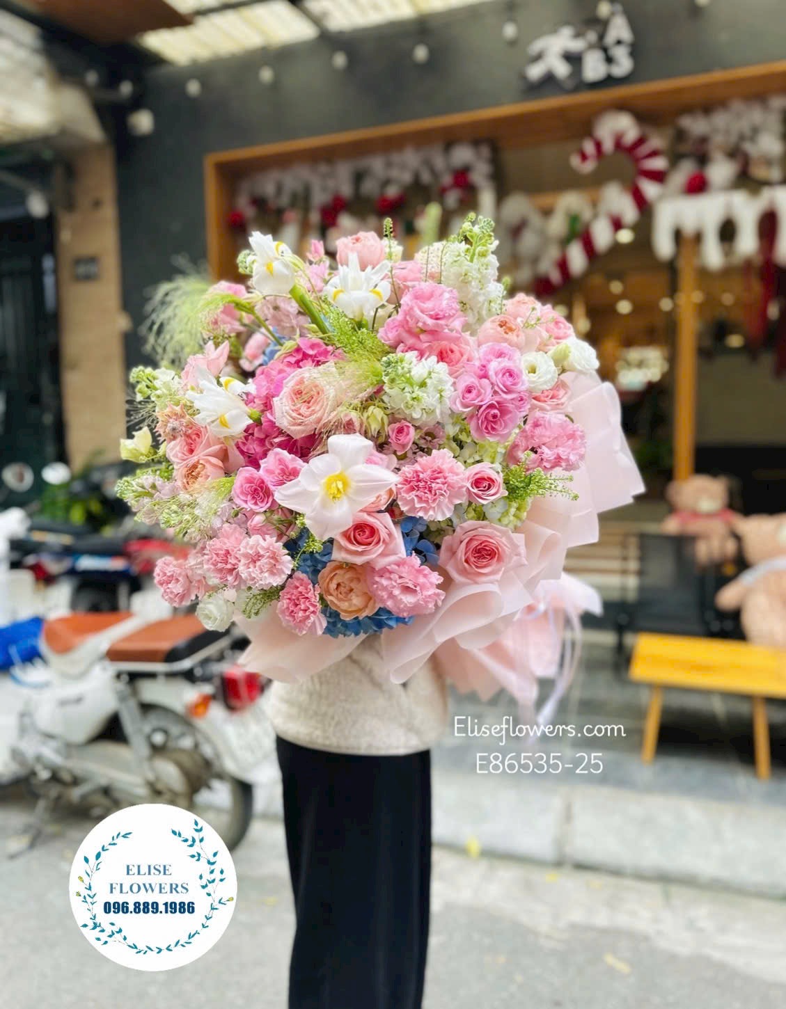 Hoa tươi Hà Nội. Bó hoa tone hồng ngọt ngào tặng vợ, người thương. Địa chỉ mua hoa uy tín Eliseflowers