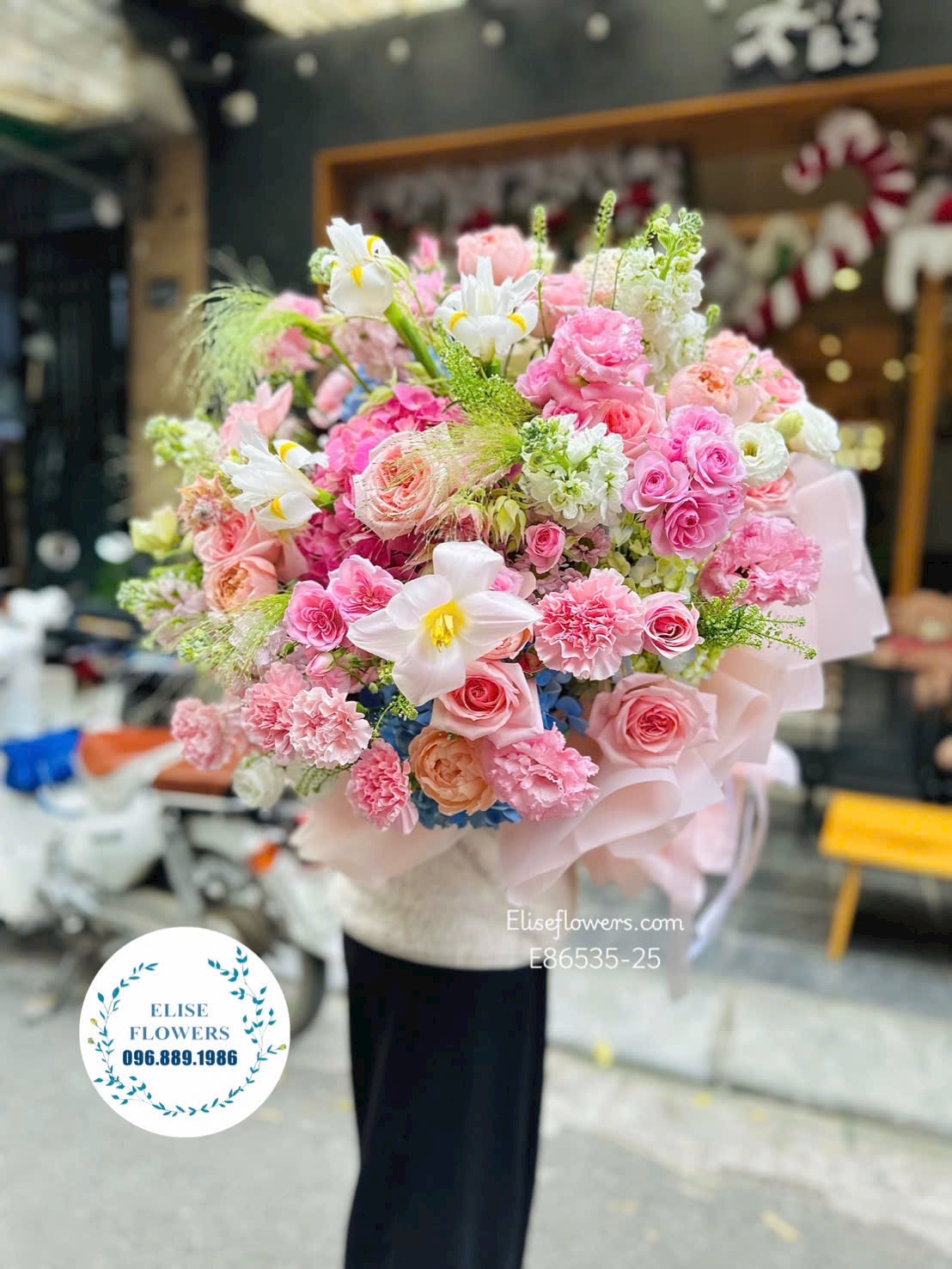 Hoa tươi Hà Nội. Bó hoa tone hồng ngọt ngào tặng vợ, người thương