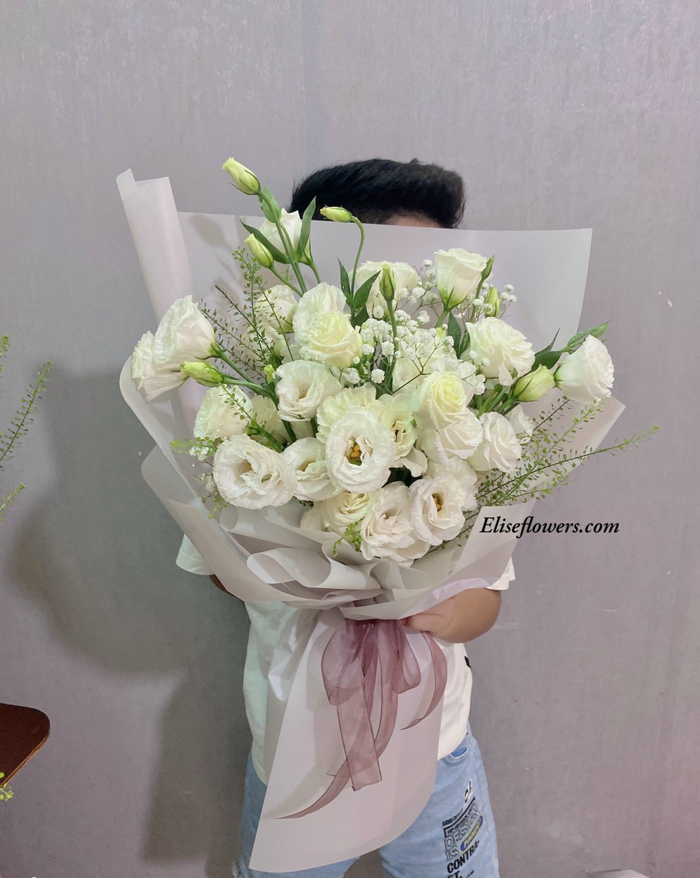 Bó hoa lan tường trắng. Bó hoa tặng bạn gái màu trắng tinh khôi