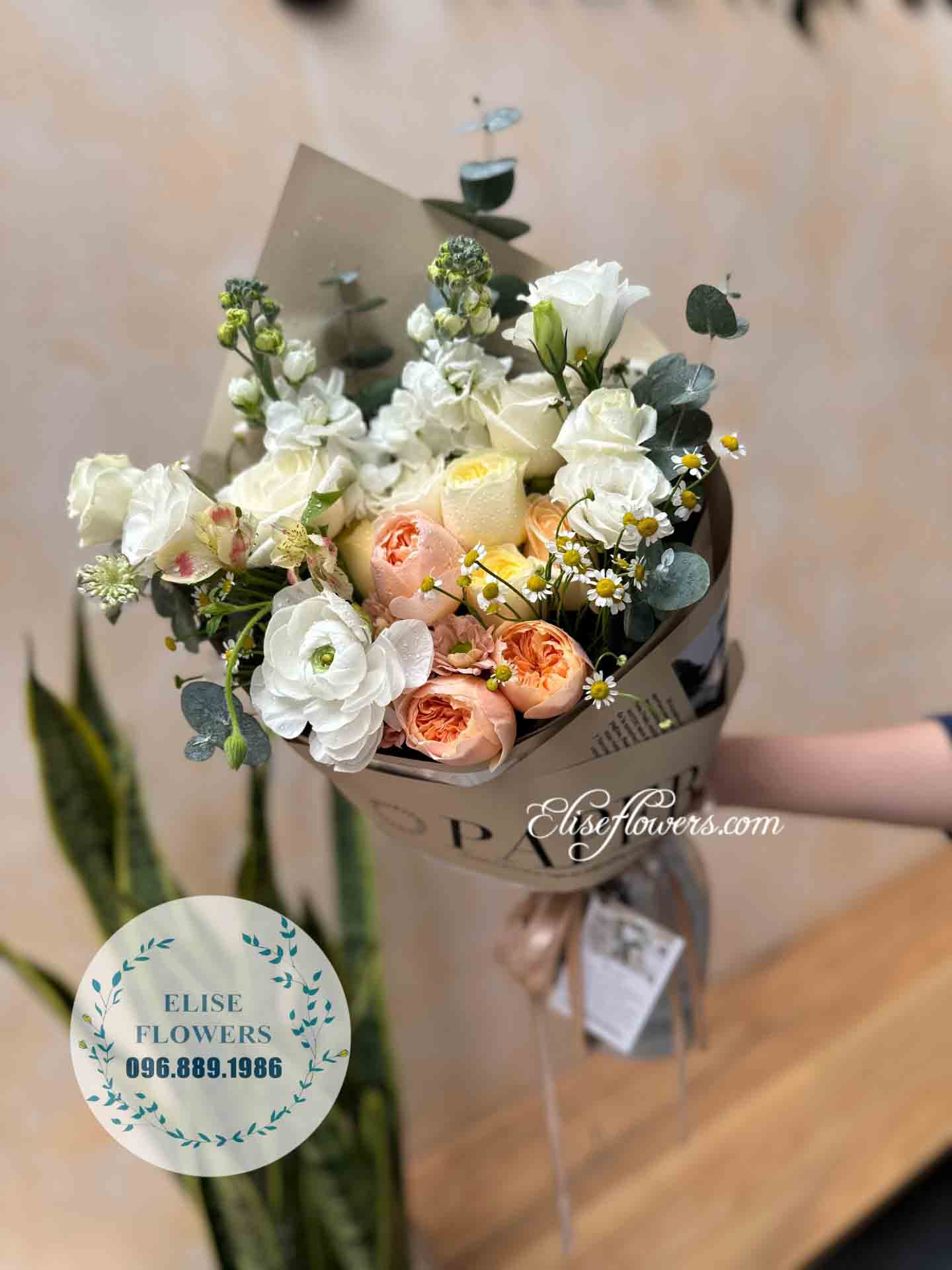 Bo-hoa-tuoi-nho-xinh-Dat-hoa-tang-ban-gai-tai-Ha-Noi-Dien-hoa-tang-ban-gai