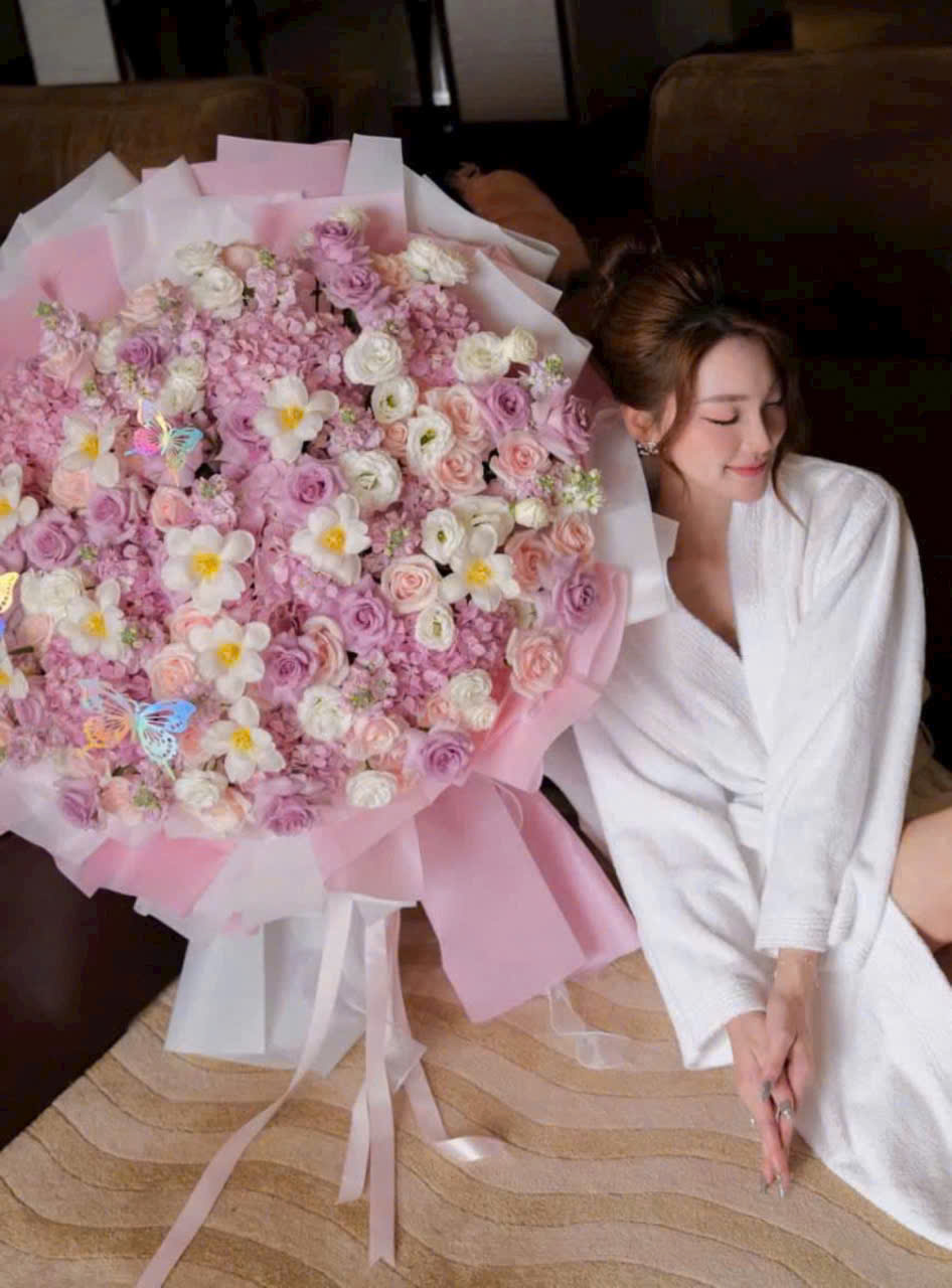 Bó hoa sinh nhật cao cấp. Đặt bó hoa tặng sinh nhật bạn gái KHỔNG LỒ tại Hà Nội