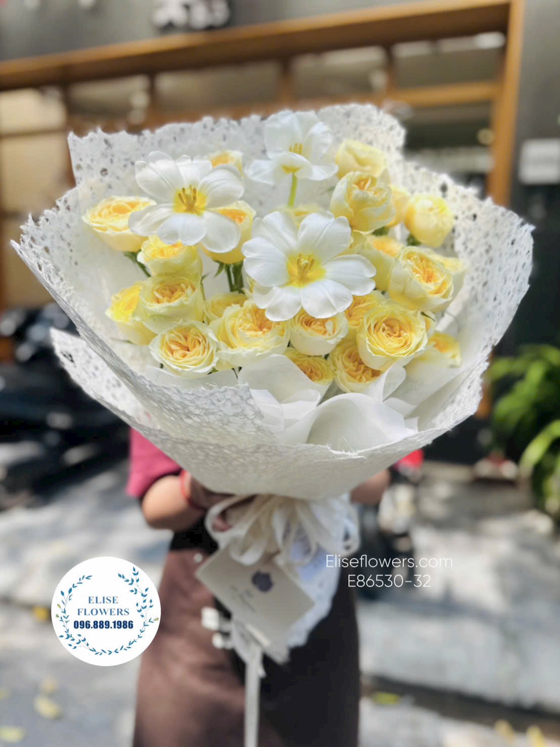 Giao Hoa Ba Đình. Bó Hoa Buttercup, Hoa Tulip. Quà 20/10 lãng mạn.