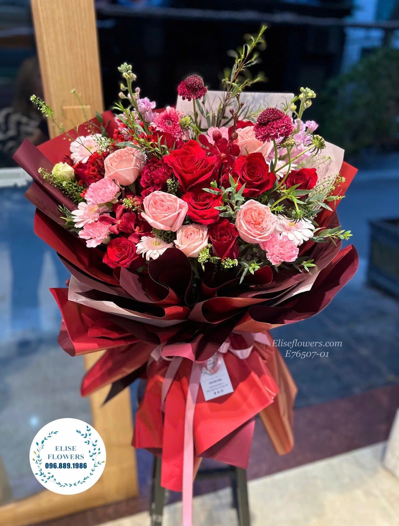 Bó hoa đẹp chúc mừng đại biểu. Bó tặng hội thảo, hội nghị, đại hội, Hoa chúc mừng lễ tổng kết, vinh danh...