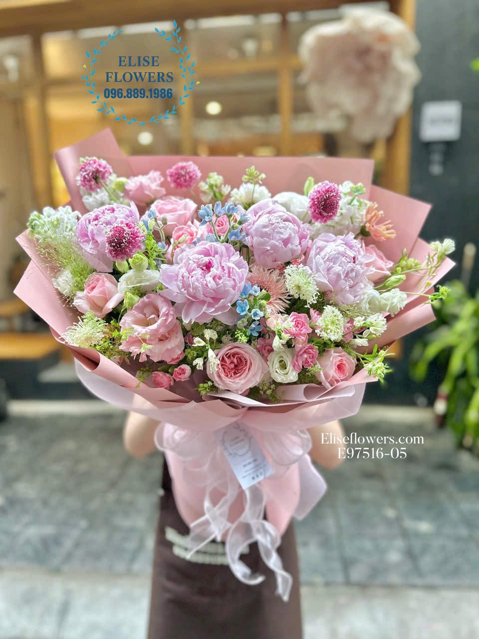 Bó hoa xinh xắn, nhẹ nhàng tặng sinh nhật chi gái ở Hà Nội.