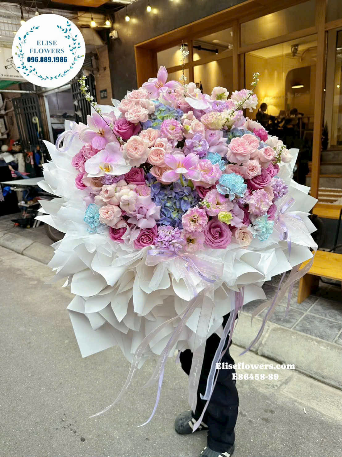 Hoa tươi Hà Nội. Bó hoa khổng lồ tone tím. Hoa tặng bạn gái, vợ yêu cao cấp, sang trọng