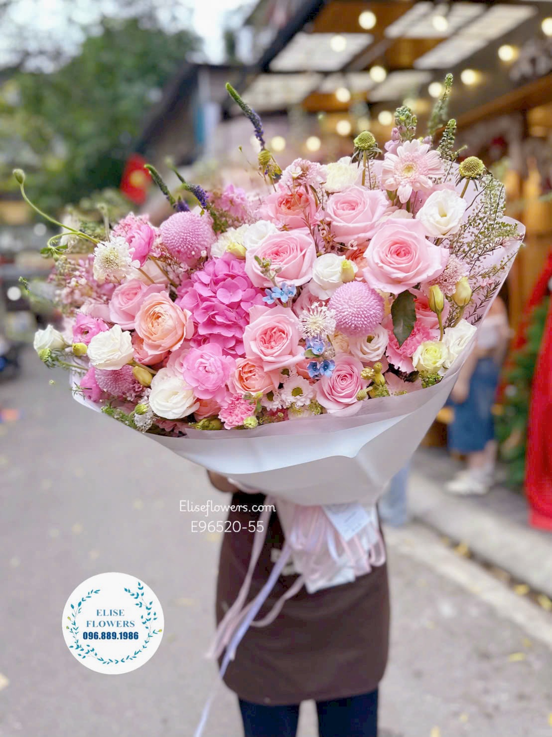 Hoa kỉ niệm ngày cưới đẹp. Bó hoa tone hồng ngọt ngào tặng vợ. Địa chỉ đặt hoa uy tín hàng đầu Hà Nội