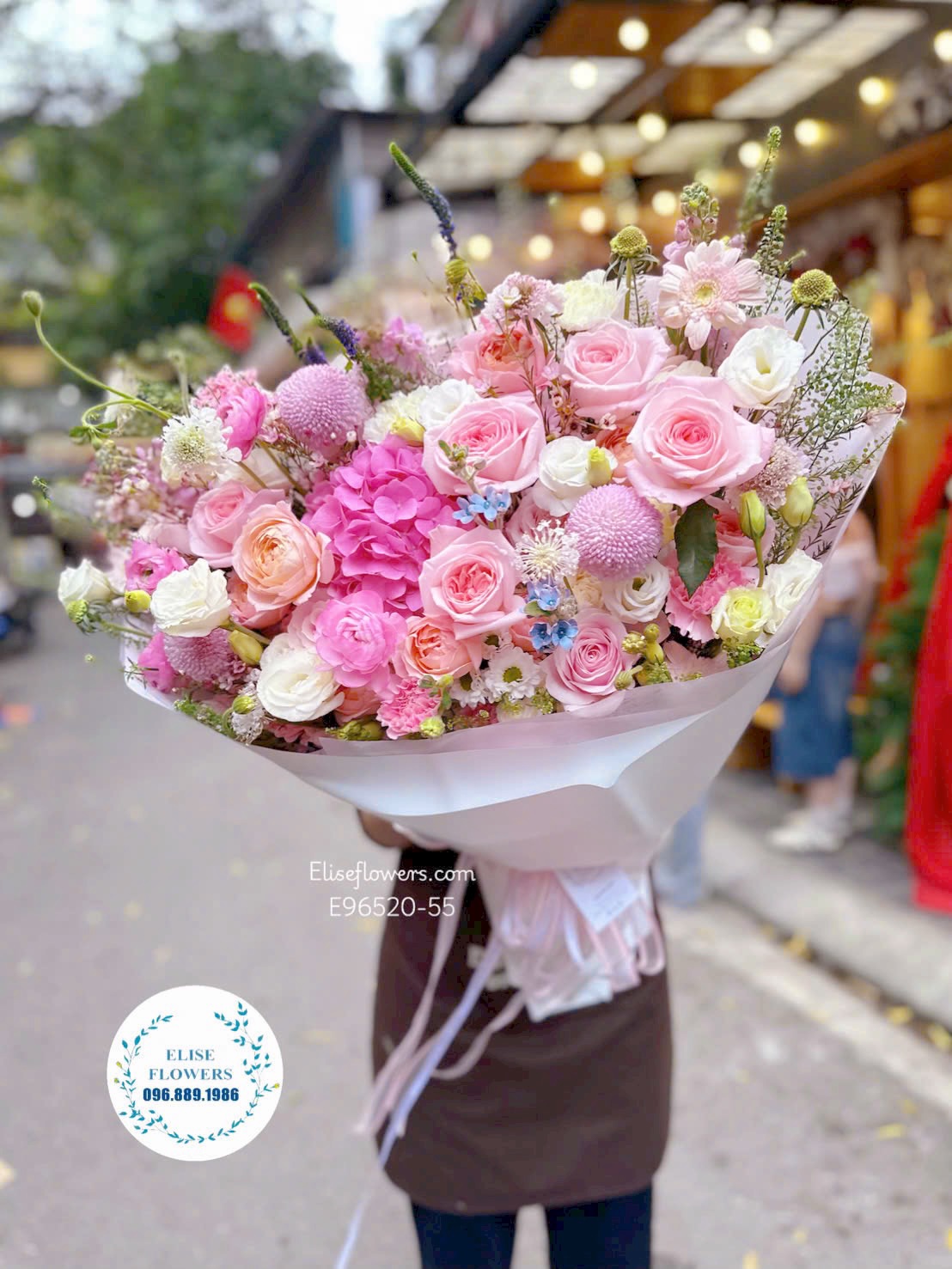 Hoa kỉ niệm ngày cưới đẹp. Bó hoa tone hồng ngọt ngào tặng vợ