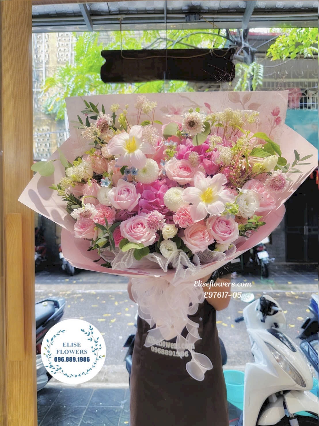 Đặt mua bó hoa tone hồng tinh tế tặng sinh nhật người yêu tại Ba Đình