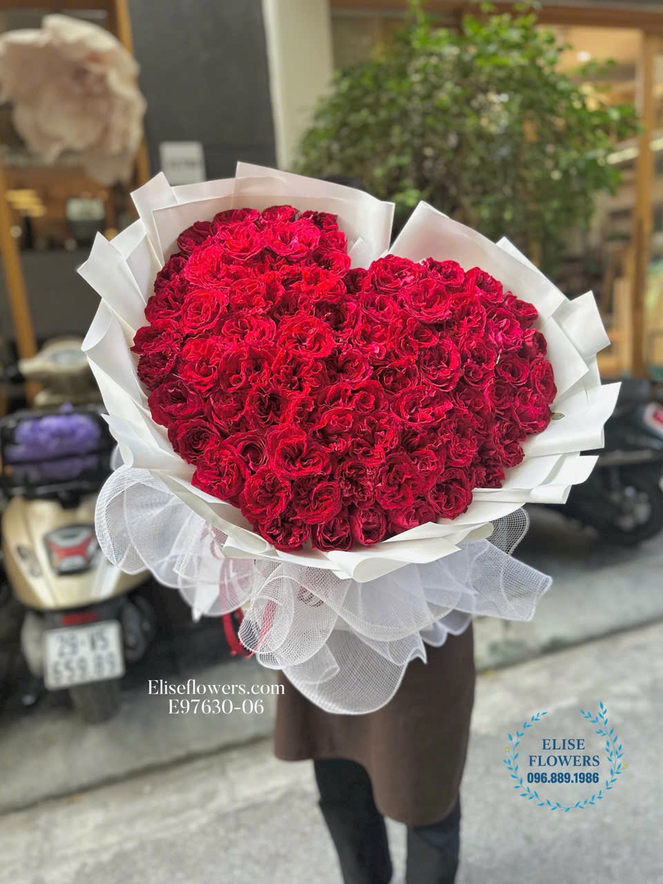 Bó hoa trái tim cao cấp cầu hôn bạn gái, người yêu. Địa chỉ mua hoa uy tín Hà Nội - Eliseflowers