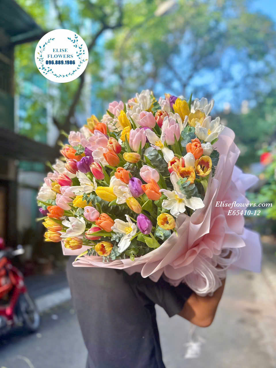Bó hoa Tulip tặng bạn gái. Đặt bó hoa Tulip tặng bạn gái tại Hà Nội