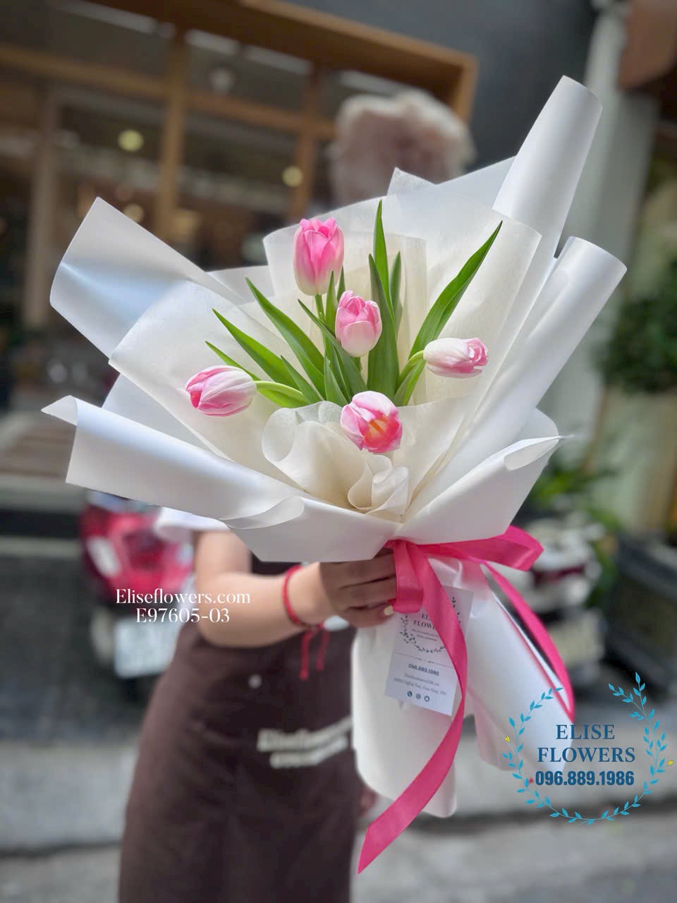 Bó hoa Tulip 5 bông tặng người yêu ở Thanh Trì. Shop hoa Hà Nội Eliseflowers