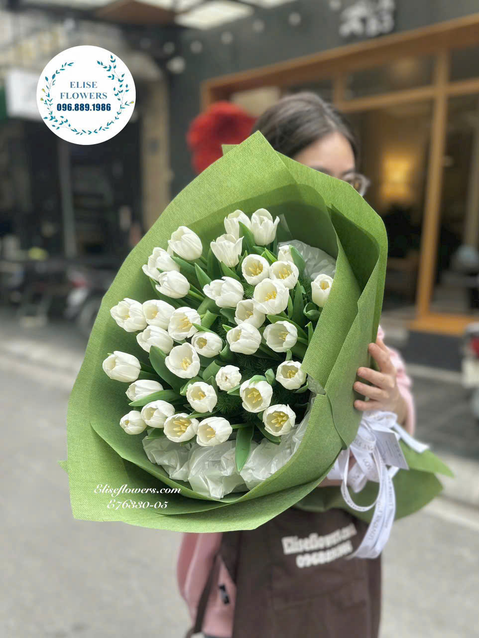 Bó hoa Tulip trắng 8/3.