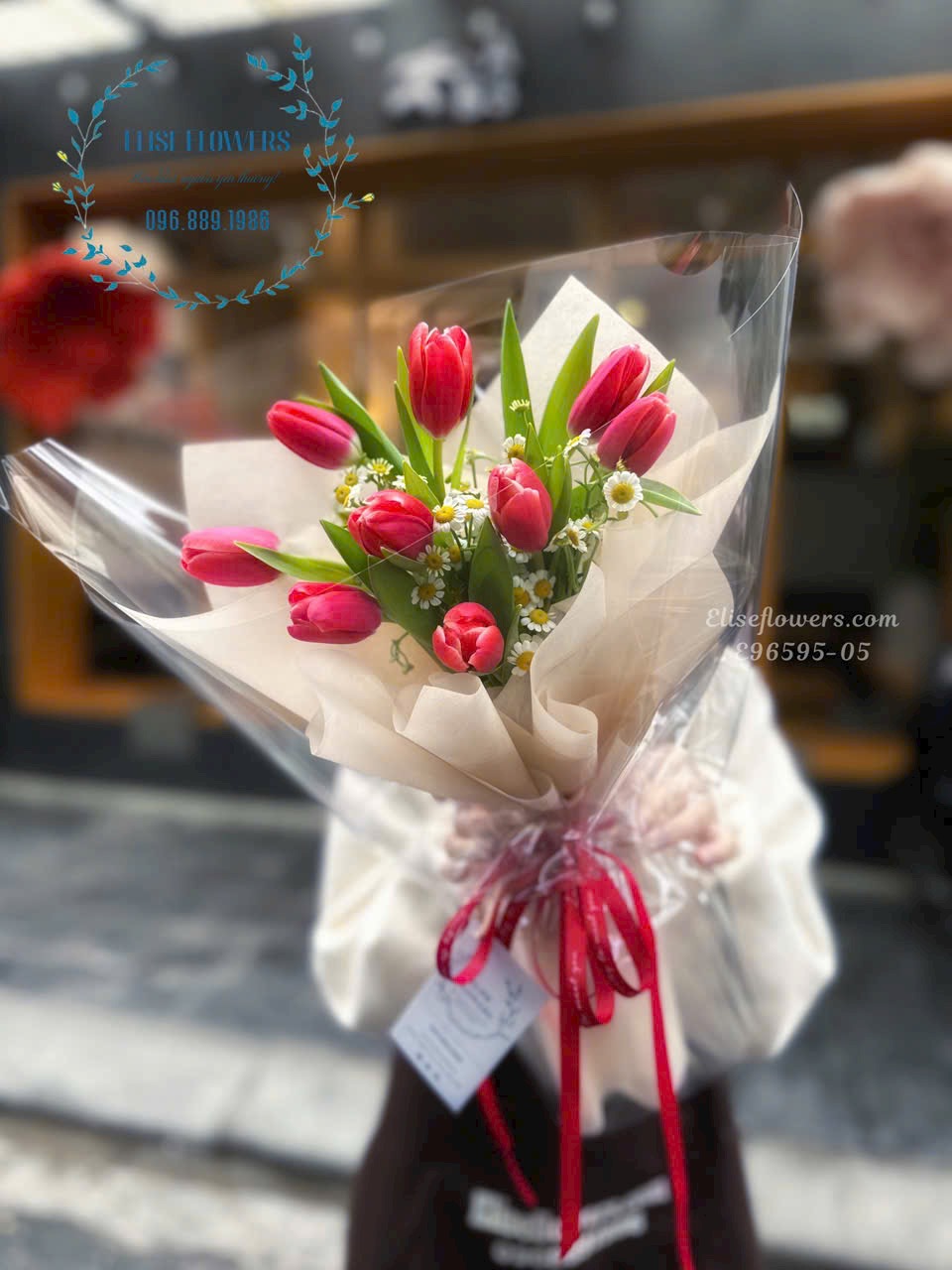 bó tulip đỏ xinh xắn ở Đống Đa - Elise Flowers.