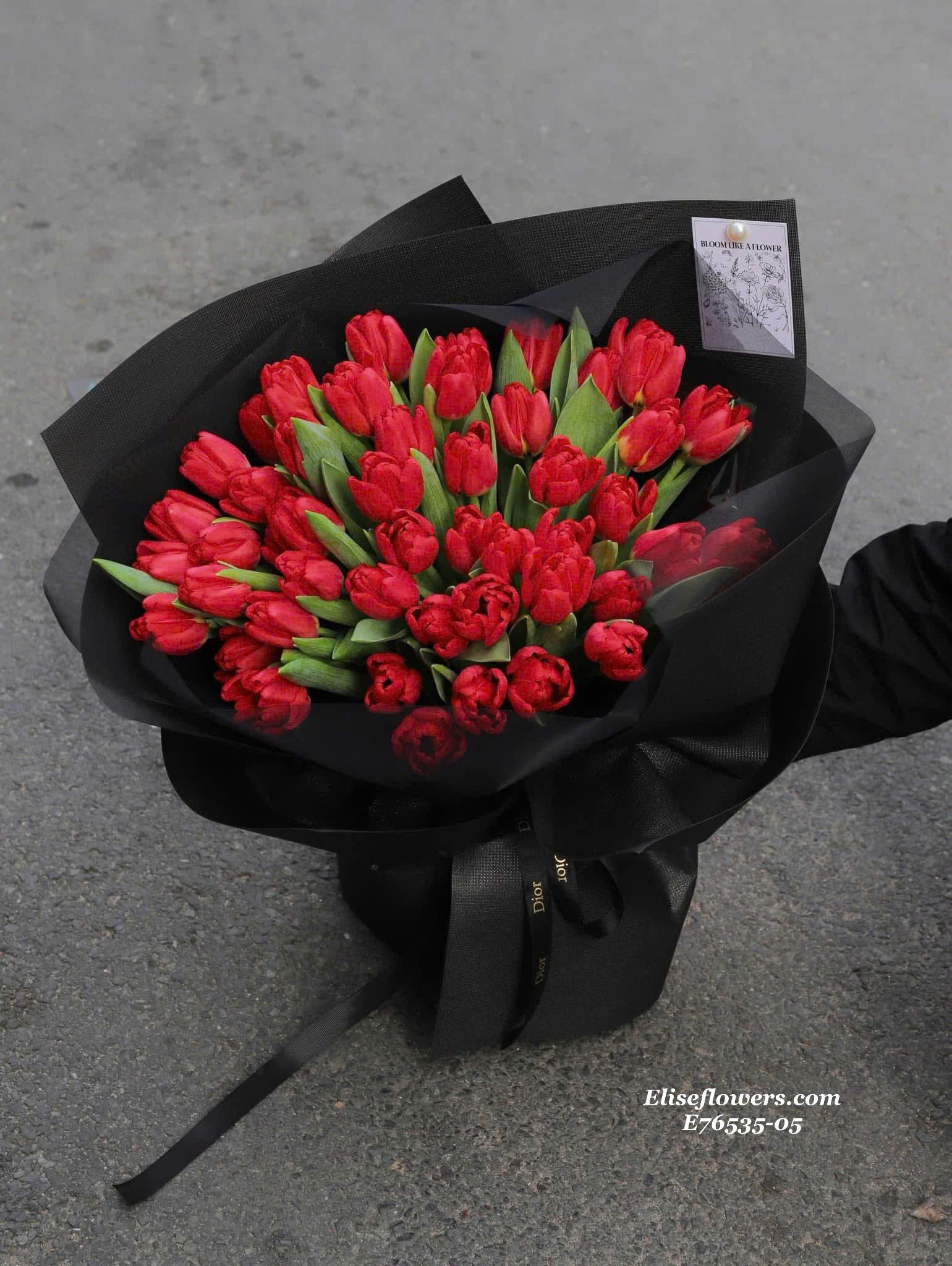 Hoa Valentine ,8/3 ở Hà Nội. Bó hoa tulip đỏ tặng valentine, 8/3 ở Hà Nội