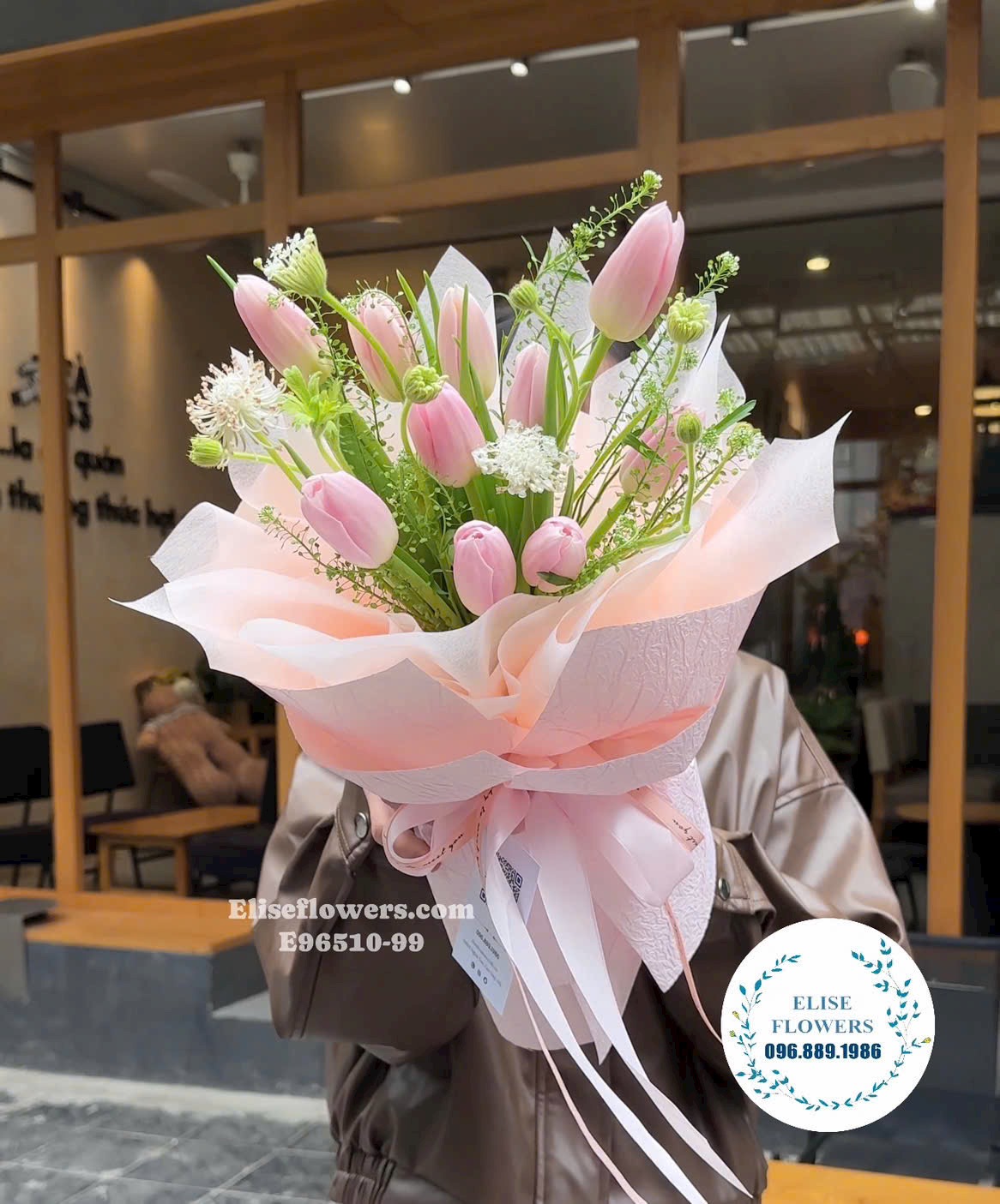 Hoa Tulip Hà Nội. Bó hoa Tulip 10 bông ngọt ngào, thanh lịch tặng người yêu. Địa chỉ mua hoa uy tín