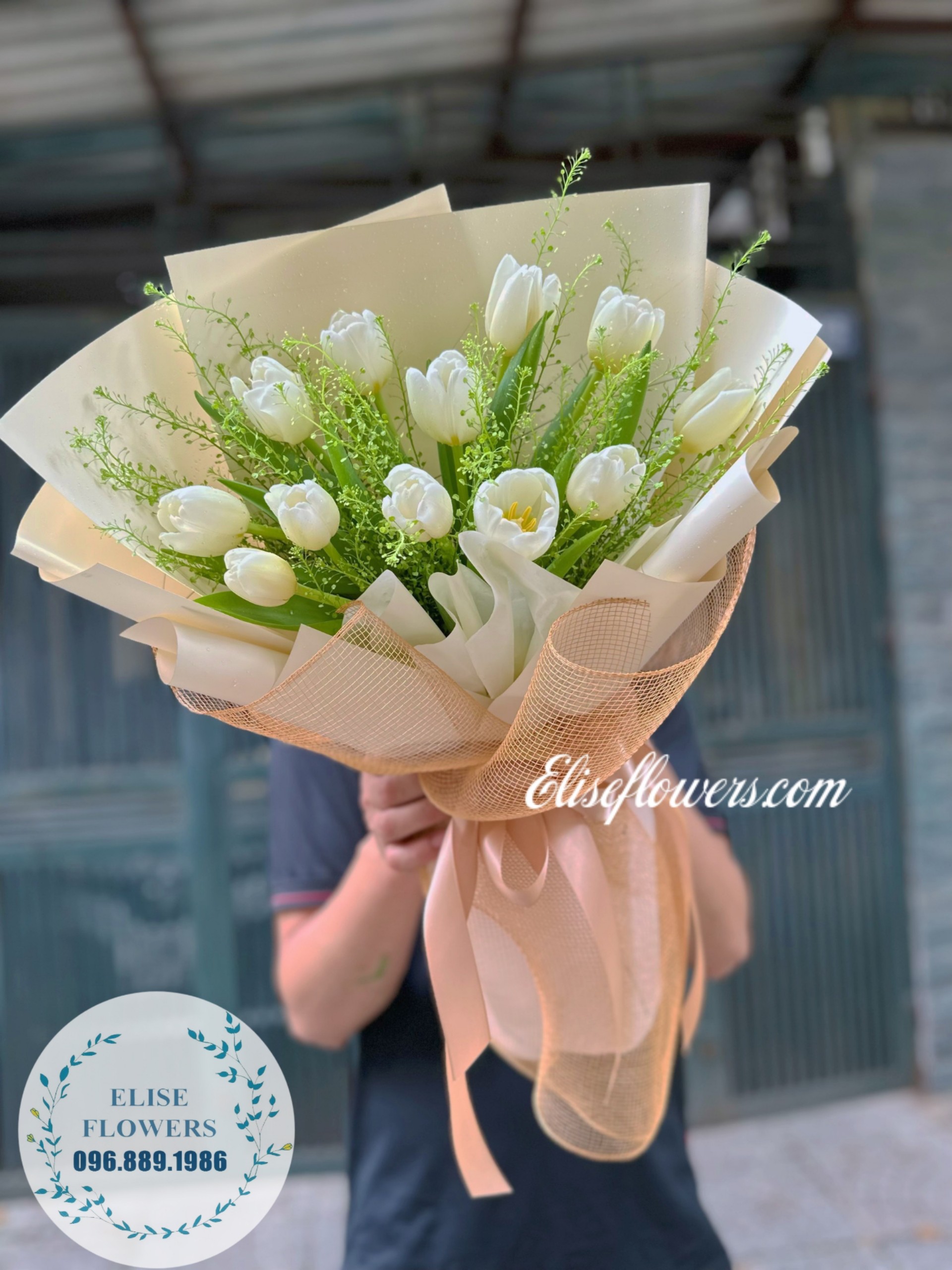 Bó hoa Tulip trắng 12 bông | Bó hoa Tulip nhập khẩu chúc mừng sinh nhật