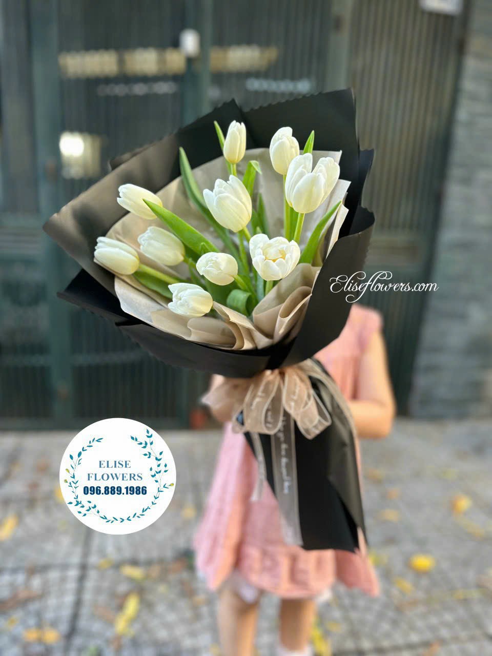 Bó hoa Tulip trắng 10 bông xinh xắn. Bó hoa sinh nhật đẹp tại Hoàn Kiếm - Hà Nội
