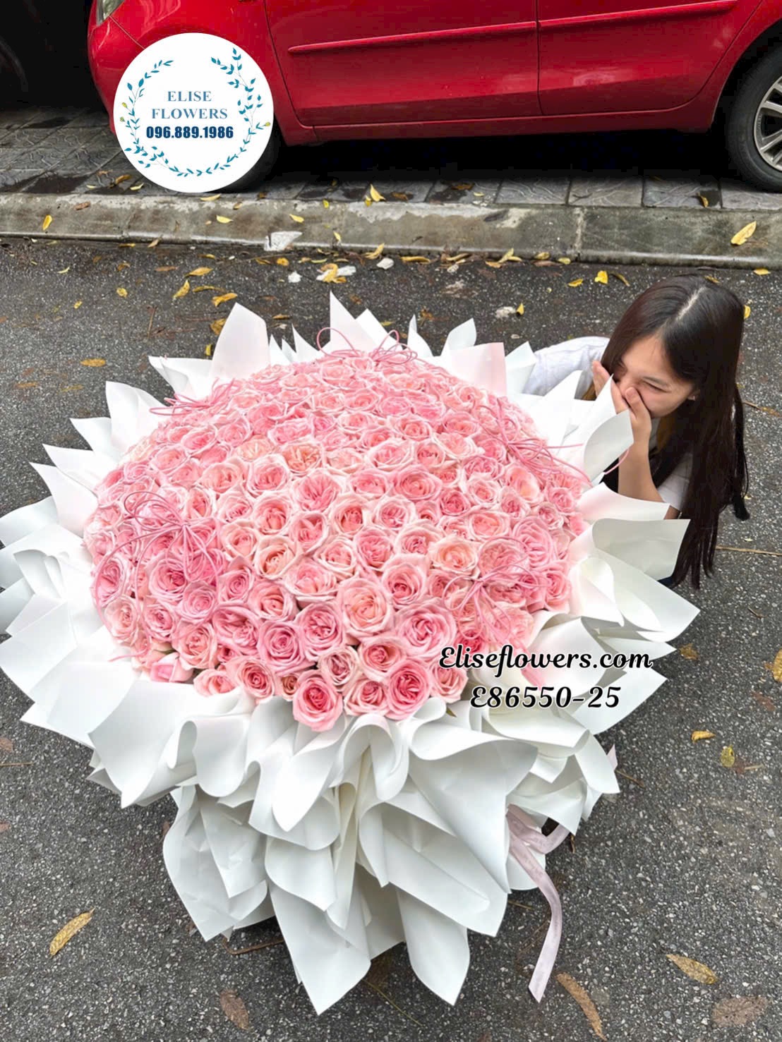 Bó hoa khổng lồ. Bó hoa hồng Ohara tặng vợ yêu ở Hà Nội. 